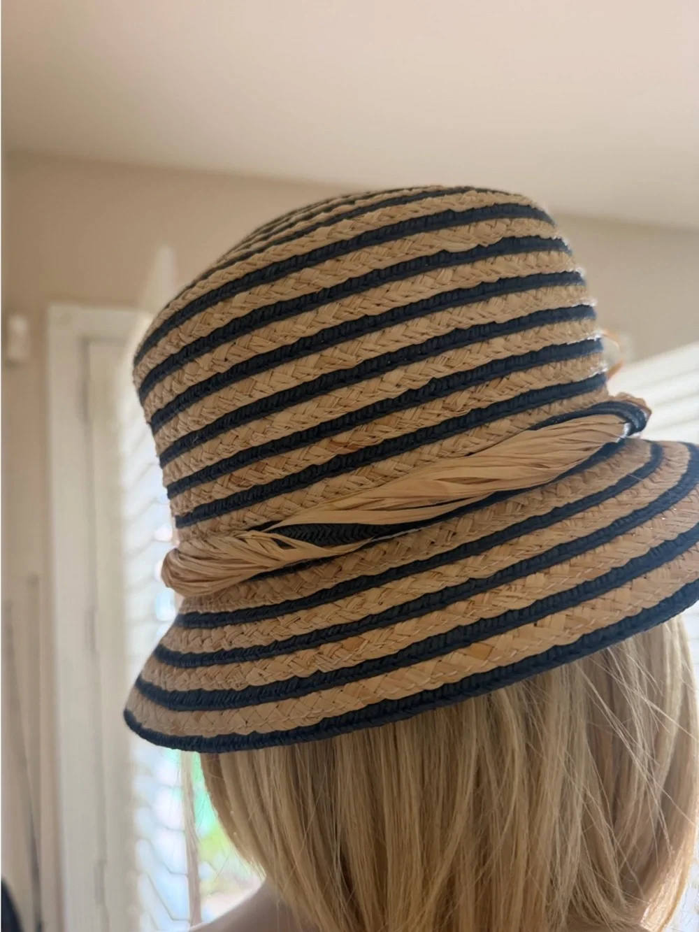 Stylish Black & Natural Straw Sun Hat with Decorative Flower